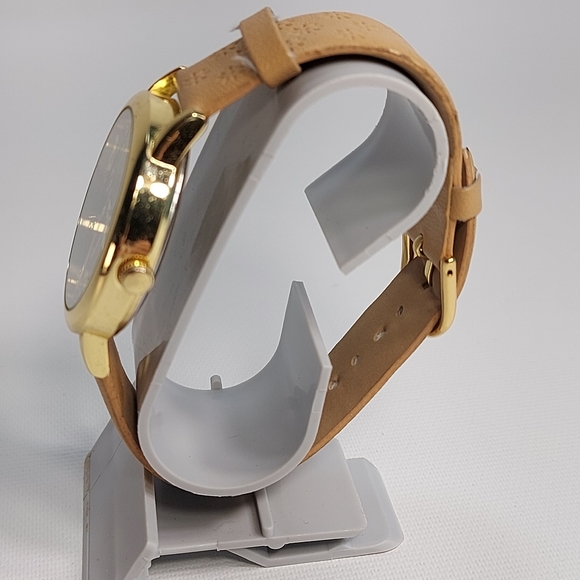 BWC Ladies Gold Tone Floral Embossed Faux Leather Watch, New Battery - Picture 4 of 11